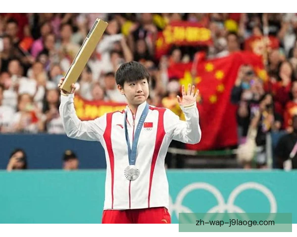 孙颖莎鱼跃救球成功，极限反应点燃全场观众